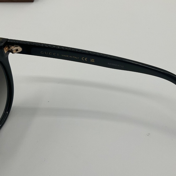 Sunglasses Gucci 0638SK 001 - Picture 8 of 8